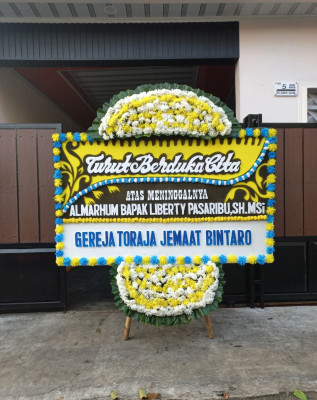 Papan Bunga Duka di Debong Kulon