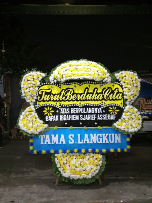 Papan Bunga Duka di Debong Kulon