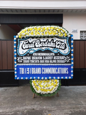 Papan Bunga Duka di Debong Kulon